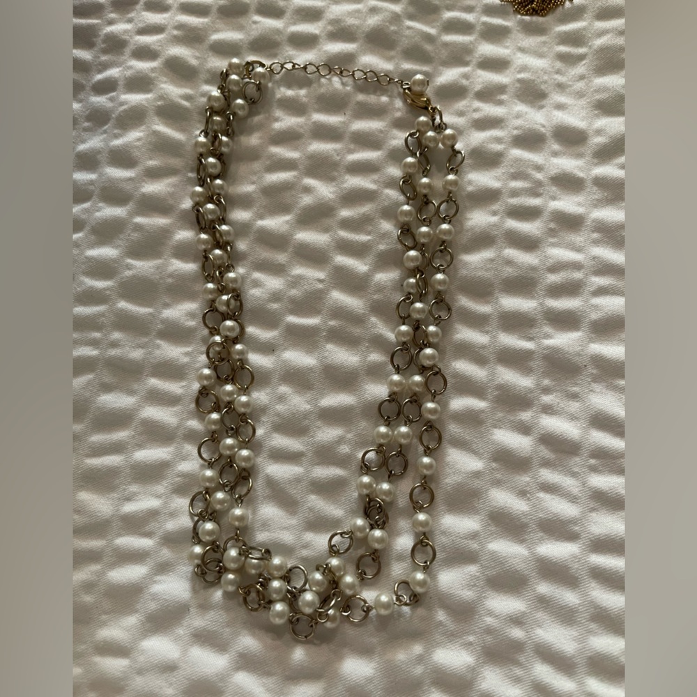 Ann Taylor Elegant Gold and White Pearl Necklace